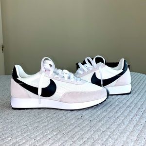 Nike Tailwind 79